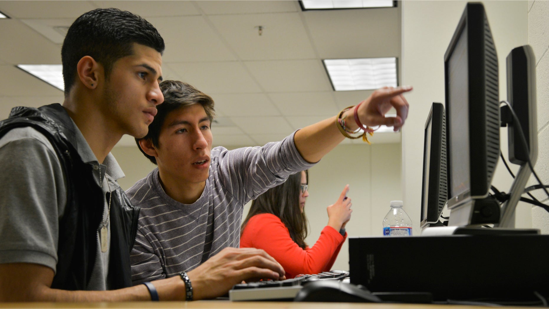 ARLINGTON, VA - JANUARY 23:
Rommel Romano, L, a Washington Lee High School student, gets help writing his college essay from volunteer Rodrigo Ventiades as high school students who are undocumented immigrants receive help writing college essays and scholarship applications from volunteer mentors at Washington Lee High School on Thursday, January 23, 2014, in Arlington, VA. The Dream Project is an Arlington-based organization that provide mentoring and scholarships to undocumented high school graduates who want to attend college but in many states - including Virginia - do not qualify for in-state tuition. Ventiades is from Bolivia and Romano is half Dominican Republican/half Salvadorian.
(Photo by Jahi Chikwendiu/The Washington Post via Getty Images)