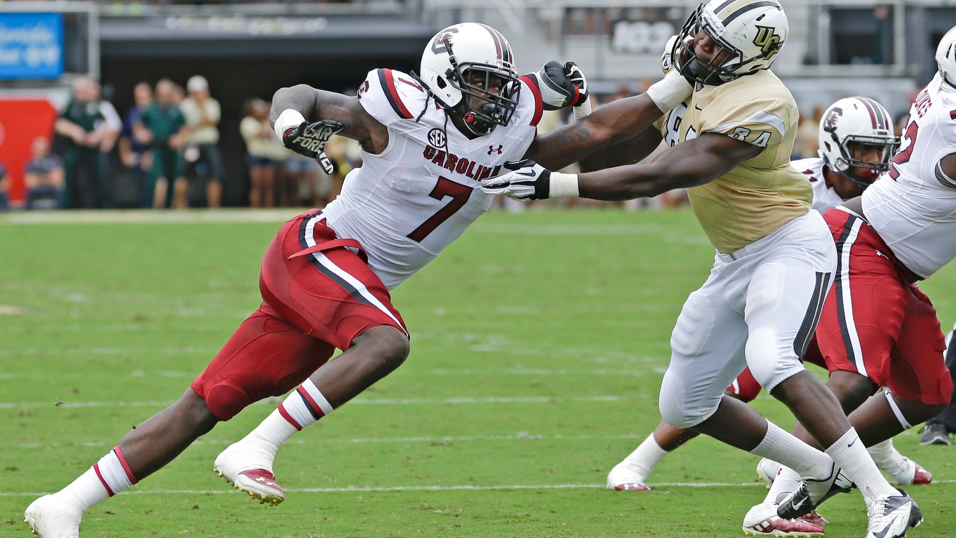 South Carolina defensive end Jadeveon Clowney (7) makes a move to get to the ball past Central Florida tight end Justin Tukes during the first half of an NCAA college football game in Orlando, Fla., Saturday, Sept. 28, 2013.(AP Photo/John Raoux)