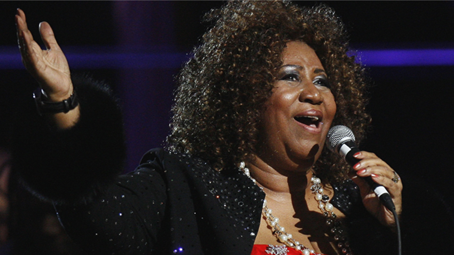 Aretha Franklin performs during a Rock & Roll Hall of Fame concert in New York on Oct. 20, 2009. (Reuters)