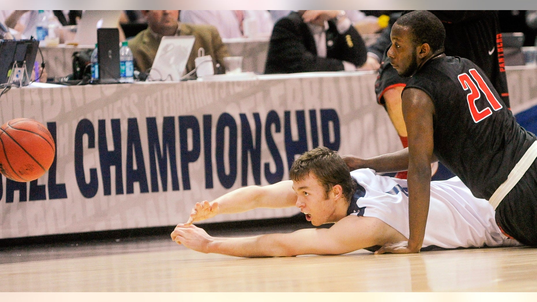 Metro State center Nicholas Kay passes from the floor as Drury guard Brandon Lockhart (21) defends during the first half of the NCAA Division ll national championship basketball game Sunday April 7, 2013, in Atlanta. (AP Photo/John Amis)