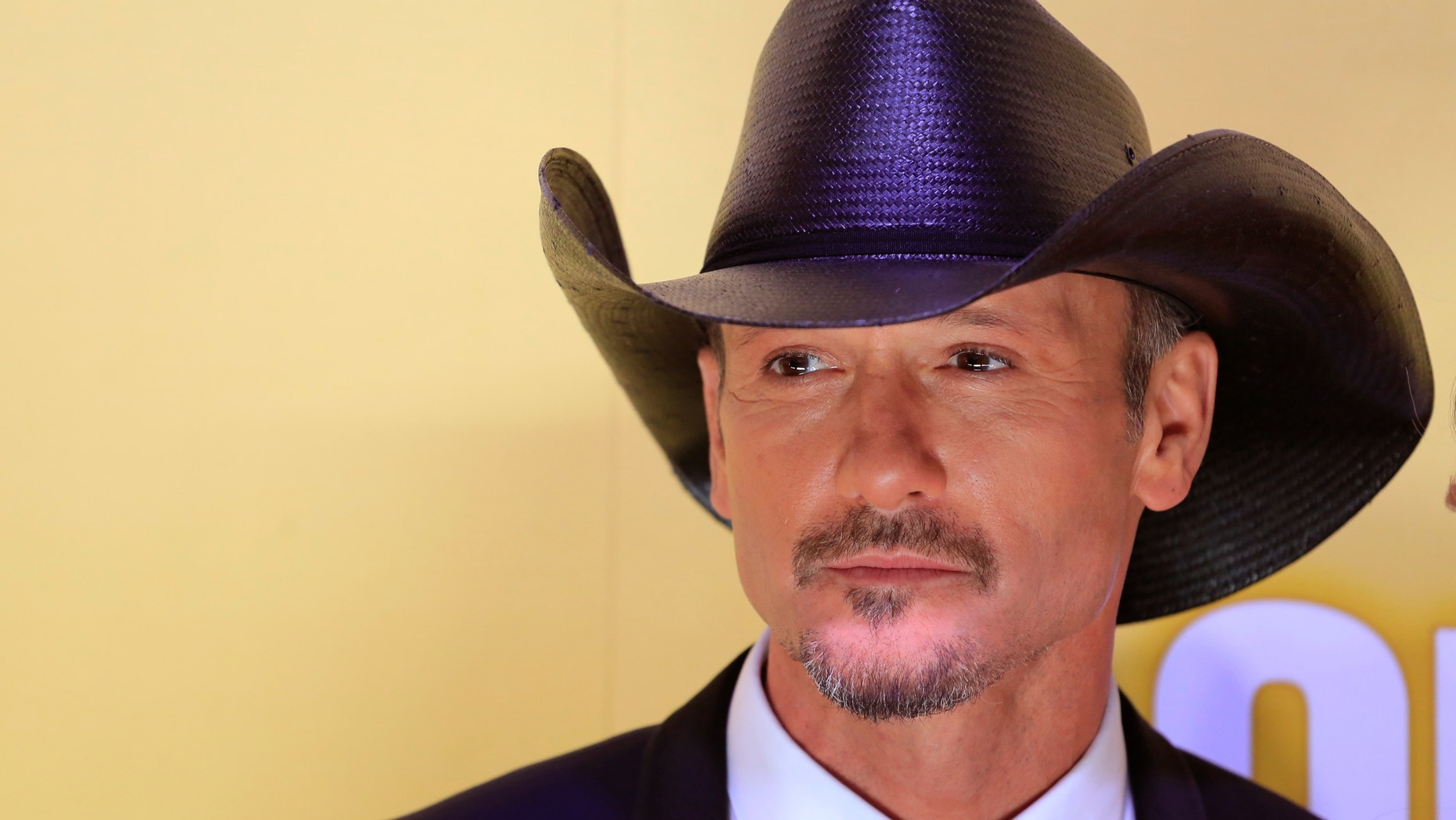 Singer Tim McGraw arrives at the 46th Country Music Association Awards in Nashville, Tennessee, November 1, 2012.