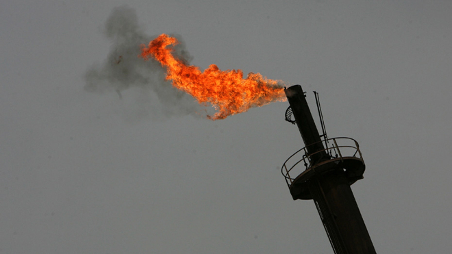 BAGHDAD, IRAQ - NOVEMBER 5: The Daura oil refinery is seen on November 5, 2009 in Baghdad, Iraq. Iraq and a grouping of U.S and European oil companies Exxon Mobil Corp and Royal Dutch Shell PLC signed a $50 billion contract today to develop the West Qurna oilfield, two days after the Iraqi South Oil Company signed a technical service contract with Britain's BP and China's CNPC to develop the Rumaila oilfield. The Iraqi government is trying to attract foreign investment, especially in the oil sector, in hopes of reviving its war-torn economy. Iraq has the third largest oil reserve in the world but it is producing way below its potential. (Photo by Muhannad Fala'ah/Getty Images)