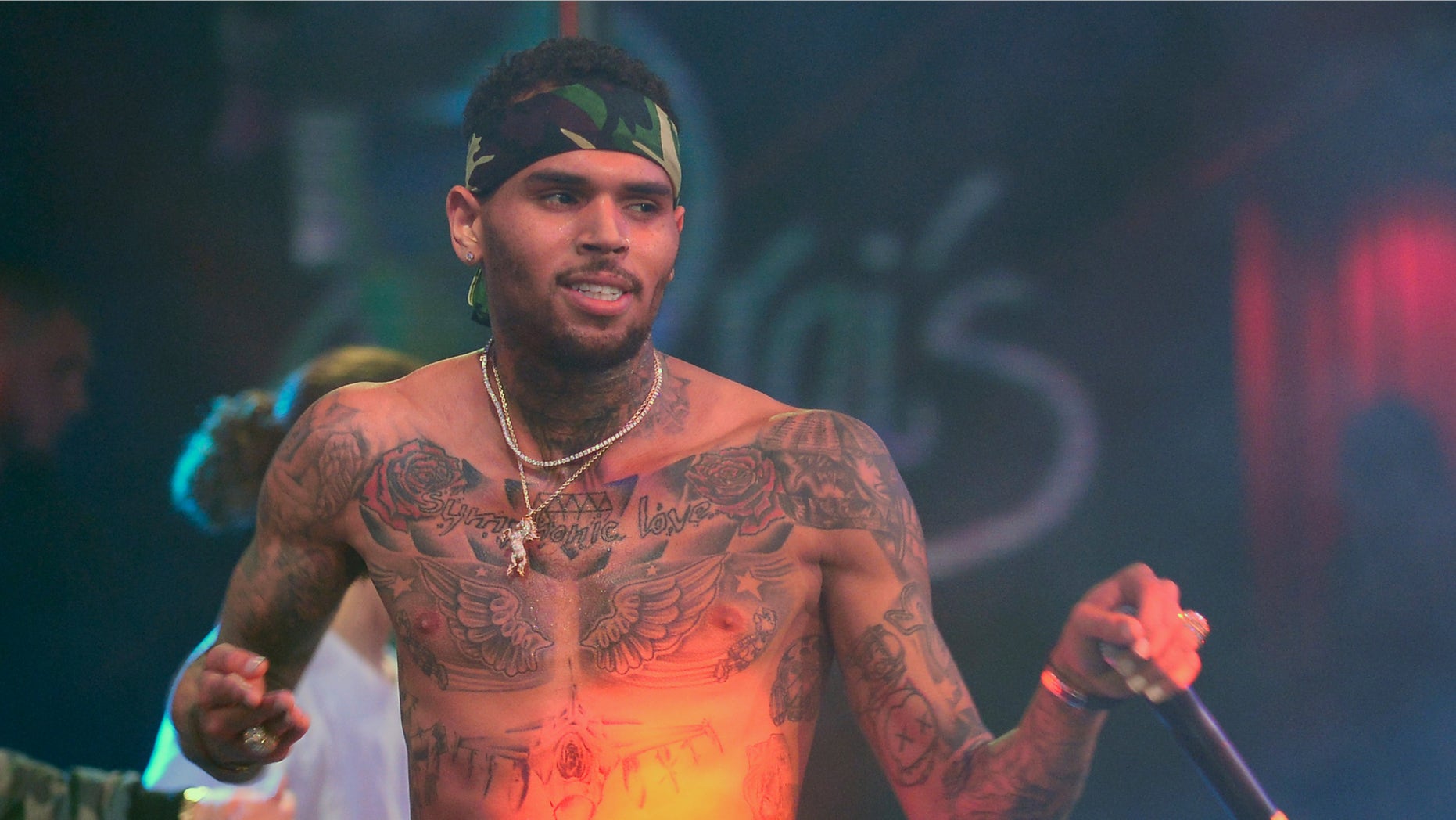 LAS VEGAS, NV - JANUARY 01: Singer Chris Brown performs at Drai's Beachclub - Nightclub at the Cromwell Las Vegas kicking off Drai's LIVE 2016 on January 1, 2016 in Las Vegas, Nevada. (Photo by Bryan Steffy/Getty Images for Drai's Beachclub-Nightclub)