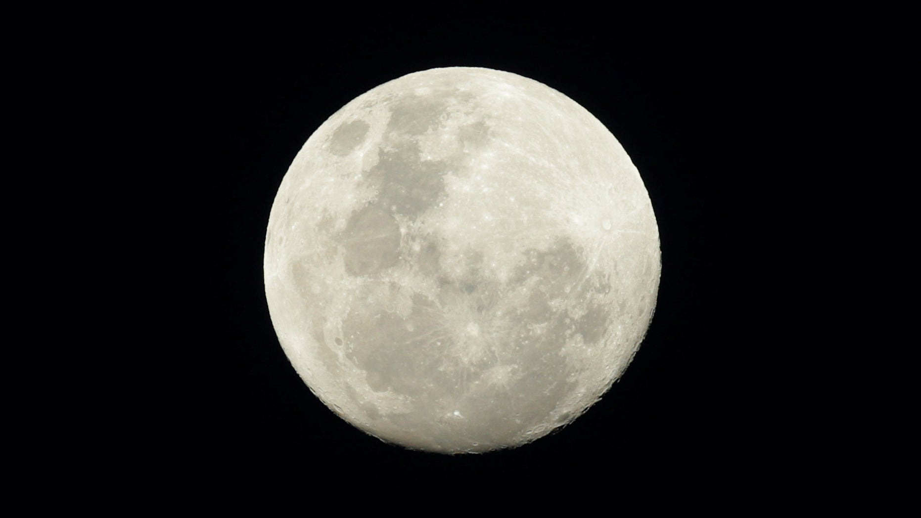 The full moon is seen in the night sky above Sydney, Australia, November 13, 2016, on the eve of the "supermoon" spectacle. Picture taken November 13, 2016. (REUTERS/Jason Reed)