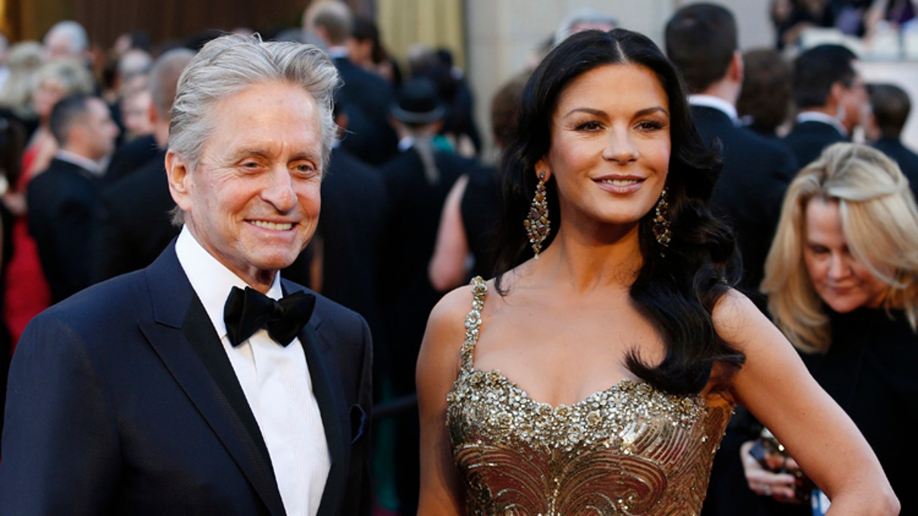 Catherine Zeta Jones and Michael Douglas arrive at the 85th Academy Awards in Hollywood, California February 24, 2013. REUTERS/Adrees Latif (UNITED STATES TAGS:ENTERTAINMENT) (OSCARS-ARRIVALS) - RTR3E8L2