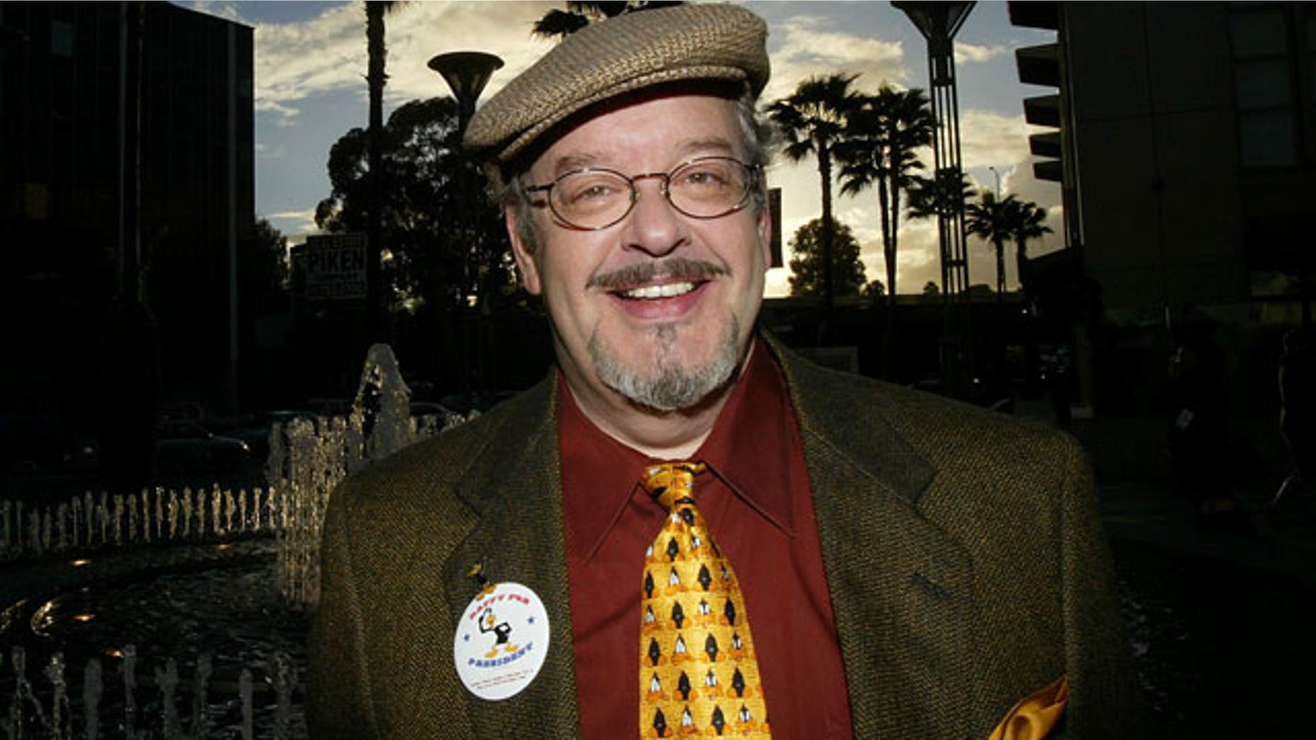 LOS ANGELES - OCTOBER 20: Joe Alaskey, the voice of Daffy Duck, attends the "Daffy Duck for President Campaign Rally" press conference to celebrate the release of the Looney Tunes Golden Collection Volume Two DVD at Sherman Oaks Galleria October 20, 2004 in Los Angeles, California. (Photo by Mark Mainz/Getty Images)