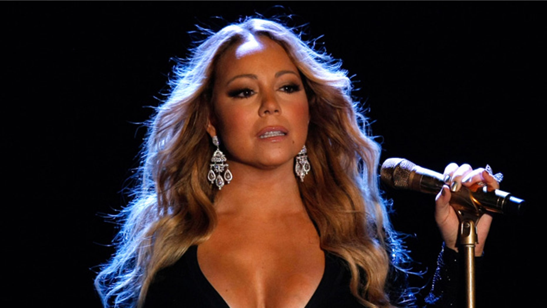 Some fans think Mariah Carey lip-synced during her performance at the 2018 American Music Awards.