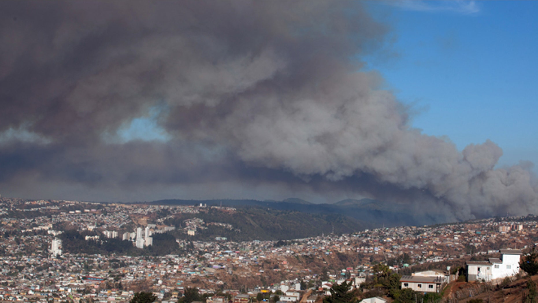 Plumes of smoke from a wild fire rise over Valparaiso, Chile, Friday, March 13, 2015. A serious forest fire spread quickly on Chile's coast Friday and threatened to reach the nearby port cities of Valparaiso and Vina del Mar. Deputy Interior Secretary Mahmud Aleuy said that thousands have been evacuated as flames advanced nearby. (AP Photo)