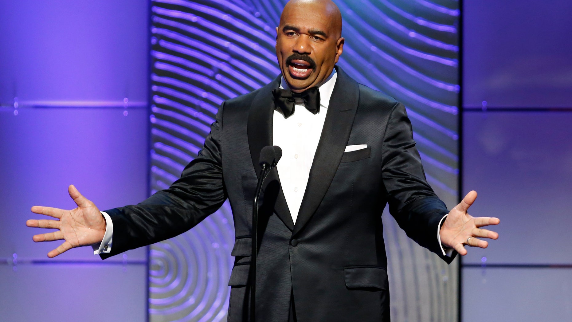TV host Steve Harvey presents the outstanding morning program award during the 40th annual Daytime Emmy Awards in Beverly Hills, California June 16, 2013.