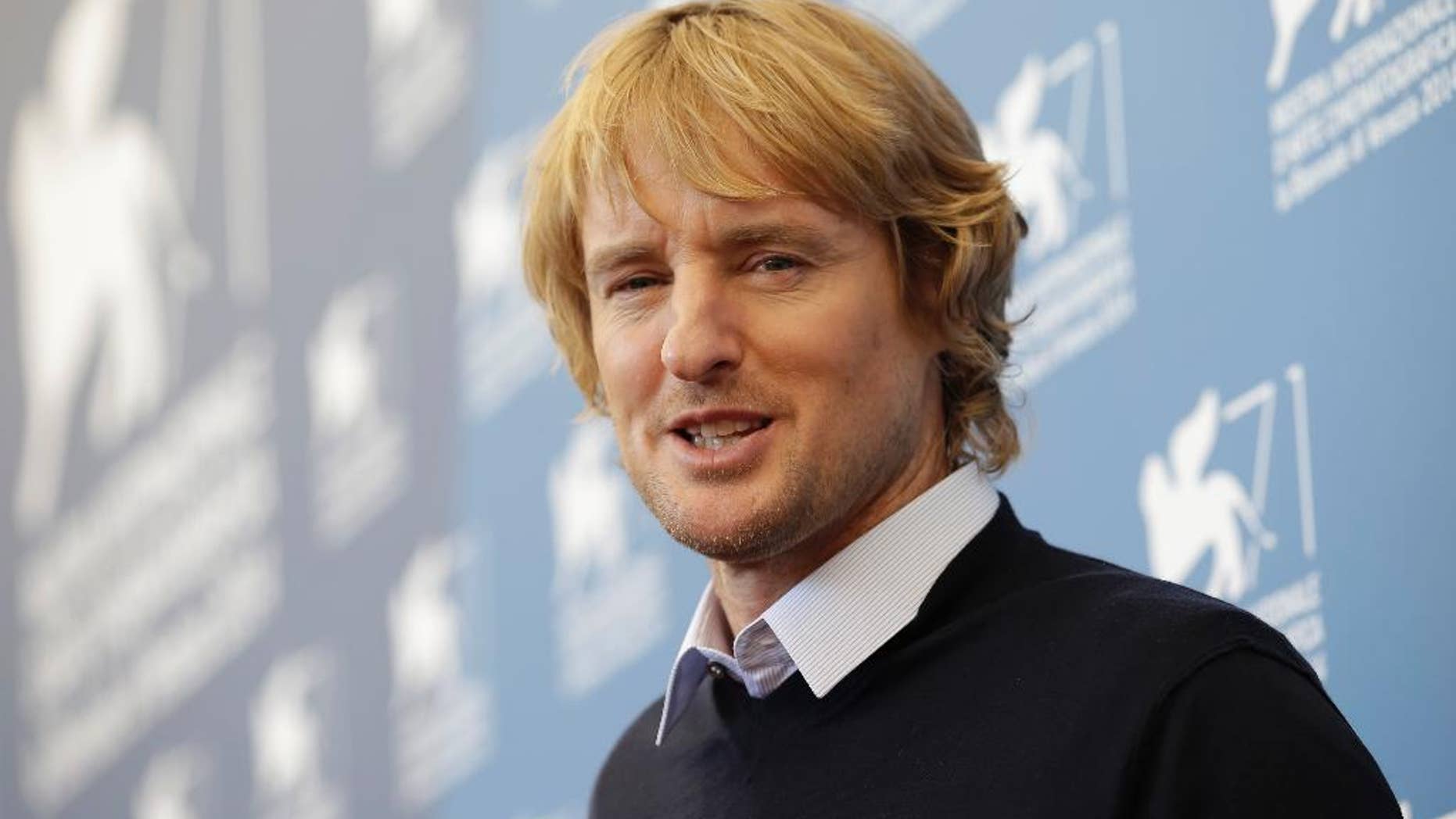 El actor Owen Wilson posa con motivo de la presentación de "She's Funny That Way" en la 71a edición del Festival de Cine de Venicia, el viernes 29 de agosto del 2014. (AP Foto/Andrew Medichini)