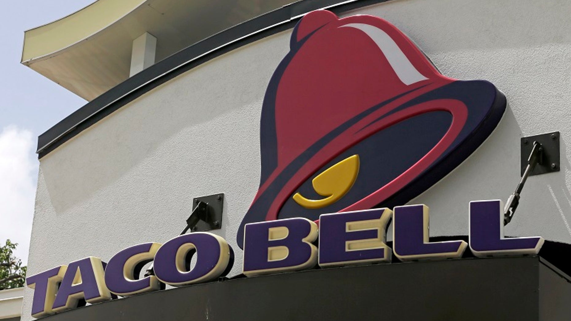 Taco Bell tweeted what it served to its guests on “Friendsgiving” Thursday.