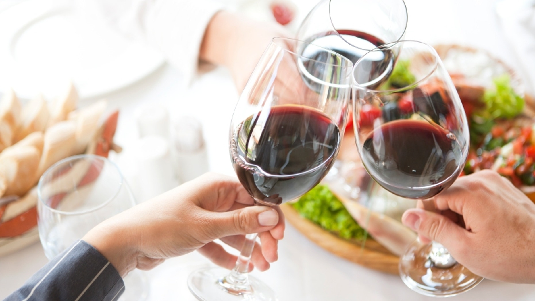 Toast with red wine, Cano 1Ds mark III