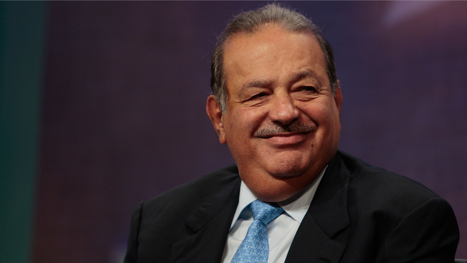 NEW YORK - SEPTEMBER 27: Mexican businessman Carlos Slim Helu, one of the world's richest men, smiles during a panel discussion about Latin America at the Clinton Global Initiative September 27, 2007 in New York. (Photo by Chris Hondros/Getty Images)