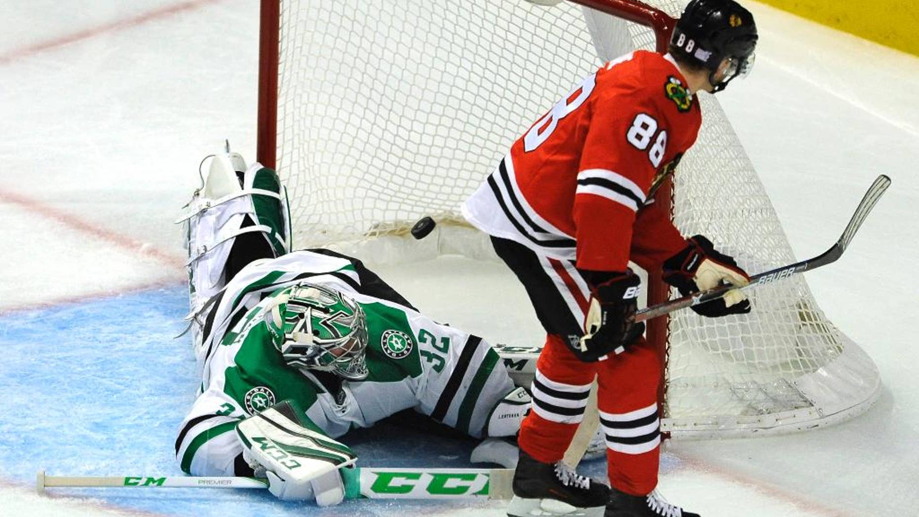 Chicago Blackhawks' Patrick Kane (88) scores a goal against Dallas Stars goalie Kari Lehtonen (32) of Finland, during the second period of a hockey game Sunday, Nov. 6, 2016, in Chicago. (AP Photo/Paul Beaty)