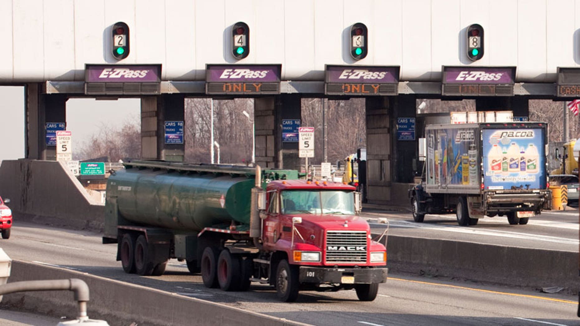 George Washington Bridge toll plaza - File