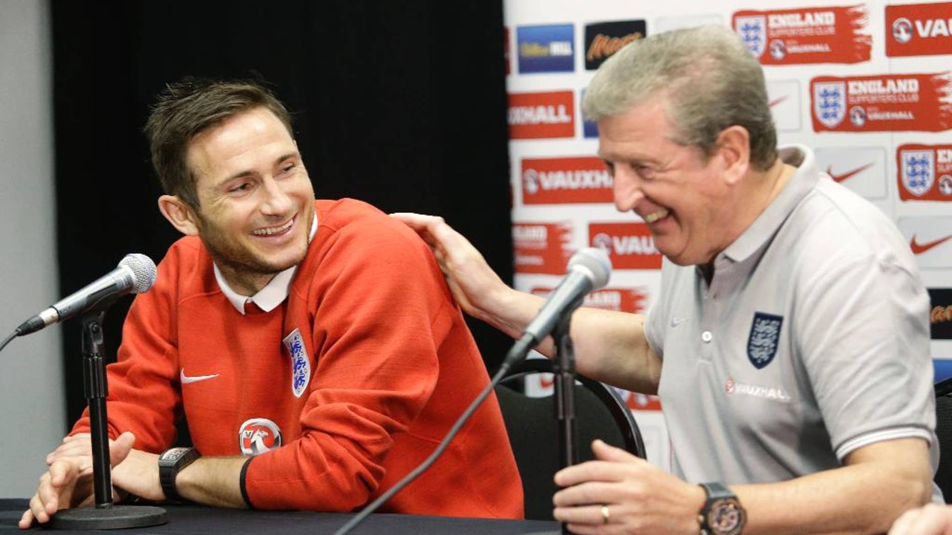 England manager Roy Hodgson, right, shares a laugh with player Frank Lampard during a news conference, Tuesday, June 3, 2014 in Miami Gardens, Fla. England plays matches at Sun Life Stadium, against Ecuador on Wednesday and Honduras on Saturday. (AP Photo/Wilfredo Lee)