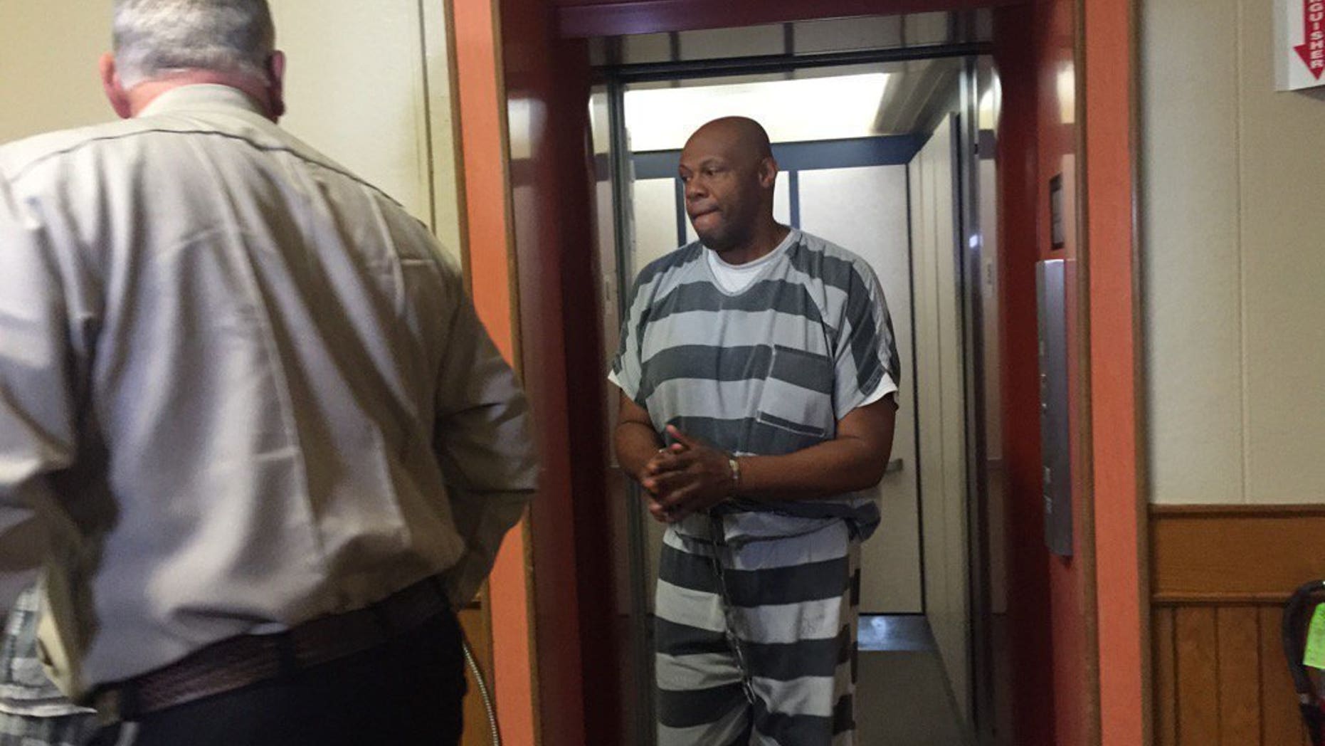 Tony Ledbetter appears at the Lincoln County Courthouse in Canton, S.D., Thursday, Oct. 13, 2016, on charges of domestic aggravated assault. Ledbetter attacked a woman during an argument Tuesday. (Katie Nelson/The Argus Leader via AP)