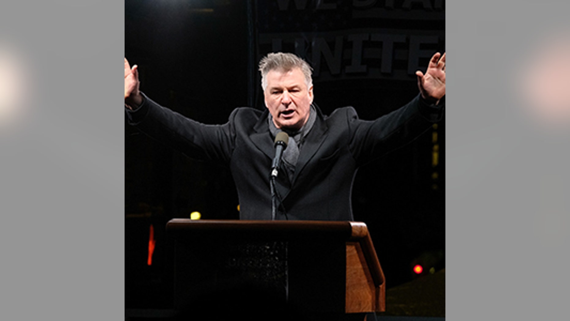 Alec Baldwin has come to Kathy Griffin's defense.