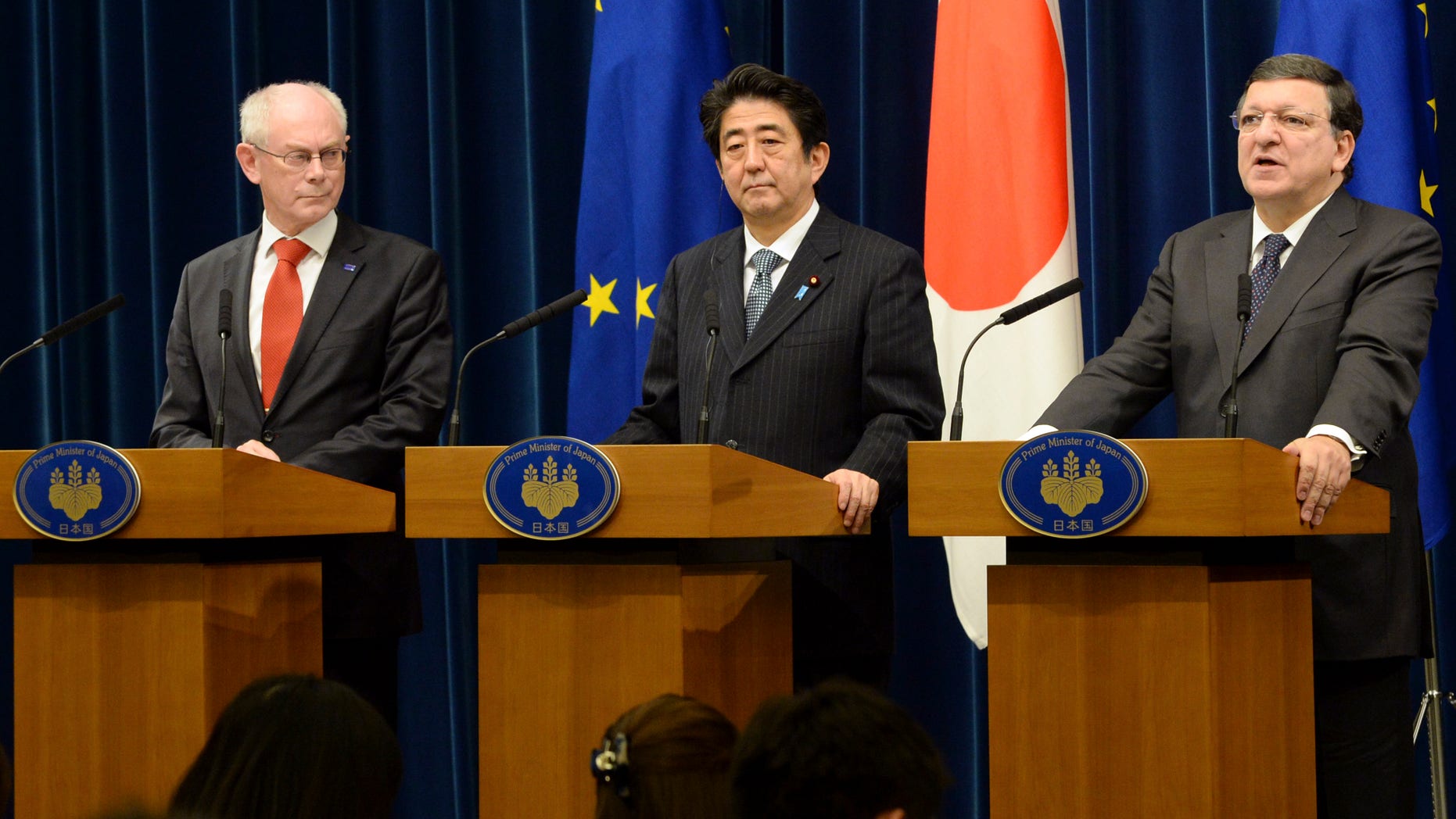 European Commission President Jose Manuel Barroso, right, delivers a speech while Japanese Prime Minister Shinzo Abe, center, and European Council President Herman Van Rompuy, look on during their joint press statement after their EU-Japan summit talks at Abe's official residence in Tokyo Tuesday, Nov. 19, 2013. (AP Photo/Toshifumi Kitamura, Pool)