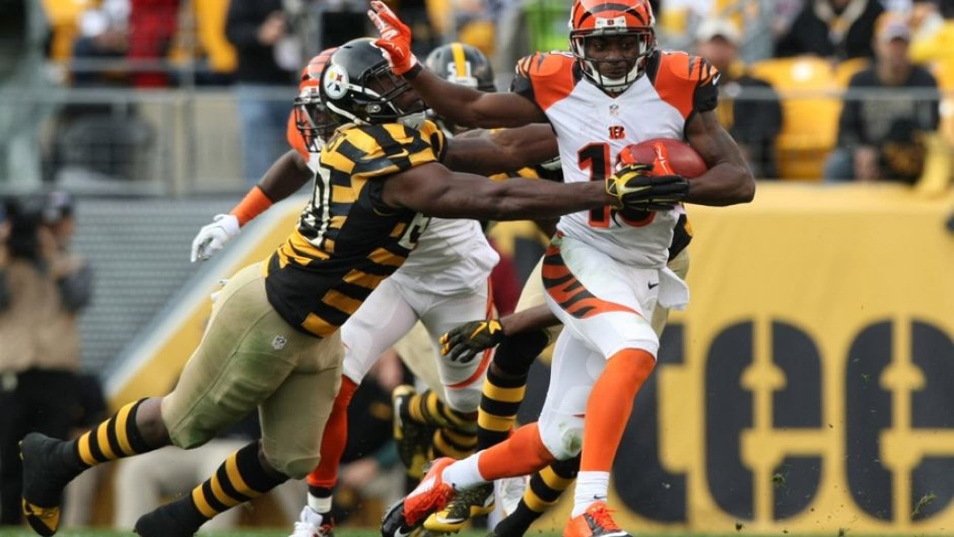 Nov 1, 2015; Pittsburgh, PA, USA; Cincinnati Bengals wide receiver Brandon Tate (19) runs the ball past Pittsburgh Steelers linebacker Vince Williams (98) during the second half at Heinz Field. The Bengals won the game 16-10. Mandatory Credit: Jason Bridge-USA TODAY Sports
