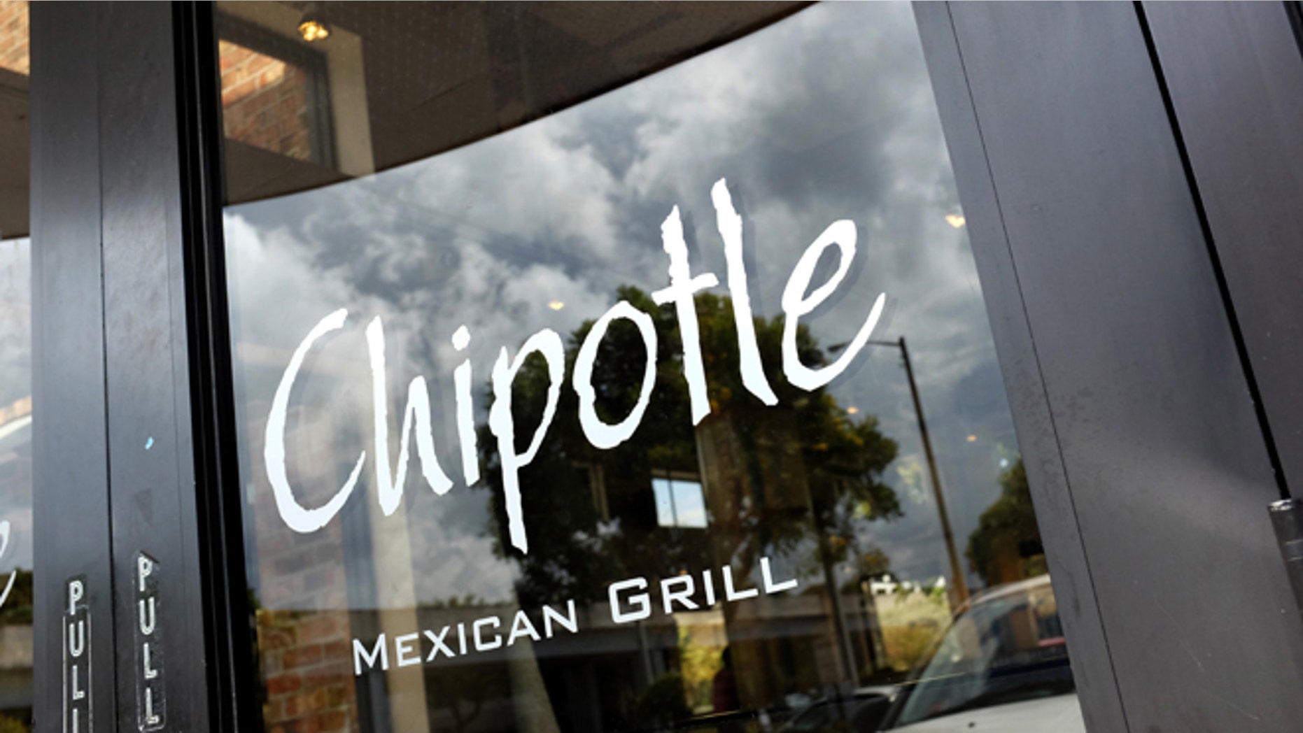 MIAMI, FL - MARCH 05: A Chipotle restaurant is seen on March 5, 2014 in Miami, Florida. The Mexican fast food chain is reported to have tossed around the idea that it would temporarily suspend sales of guacamole due to an increase in food costs. (Photo by Joe Raedle/Getty Images)