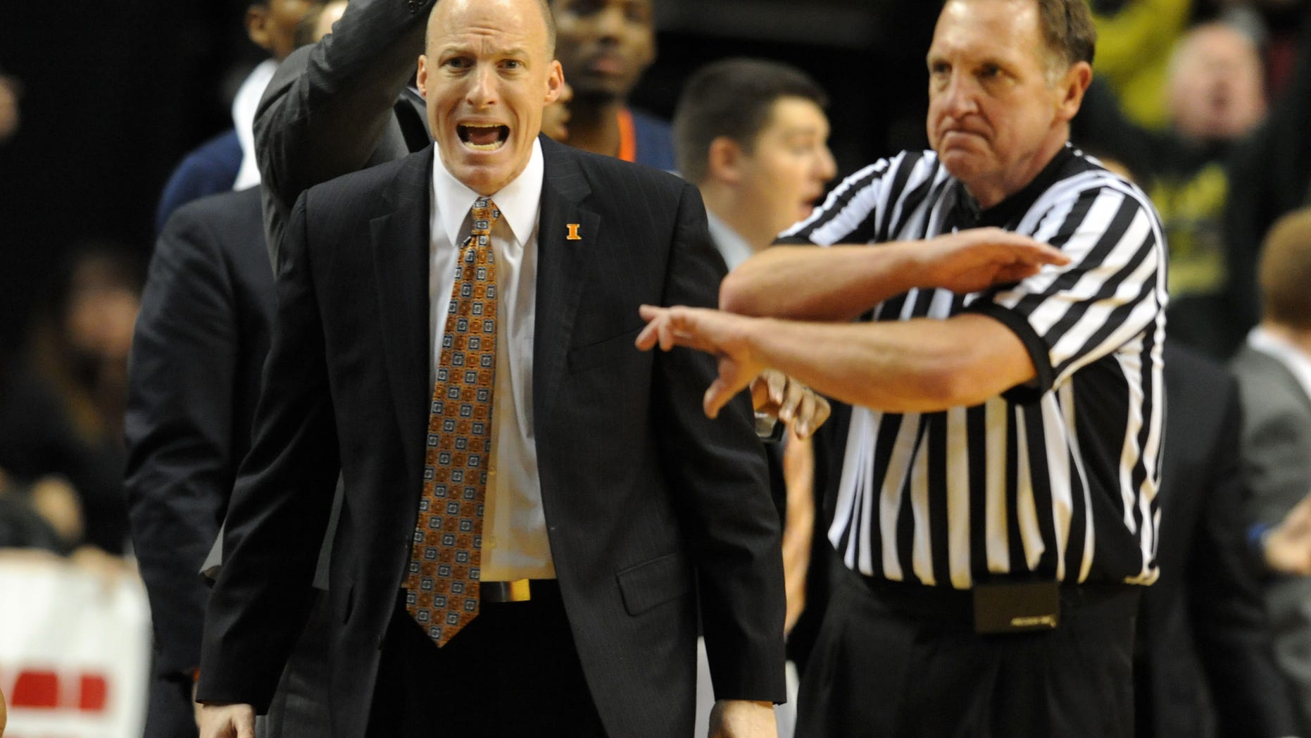 Illinois head coach John Groce, left, yells at an official during the second half of an NCAA college basketball game against the Oregon in Portland, Or., Saturday, Dec. 14, 2013. Oregon won 71-64. (AP Photo/Steve Dykes)