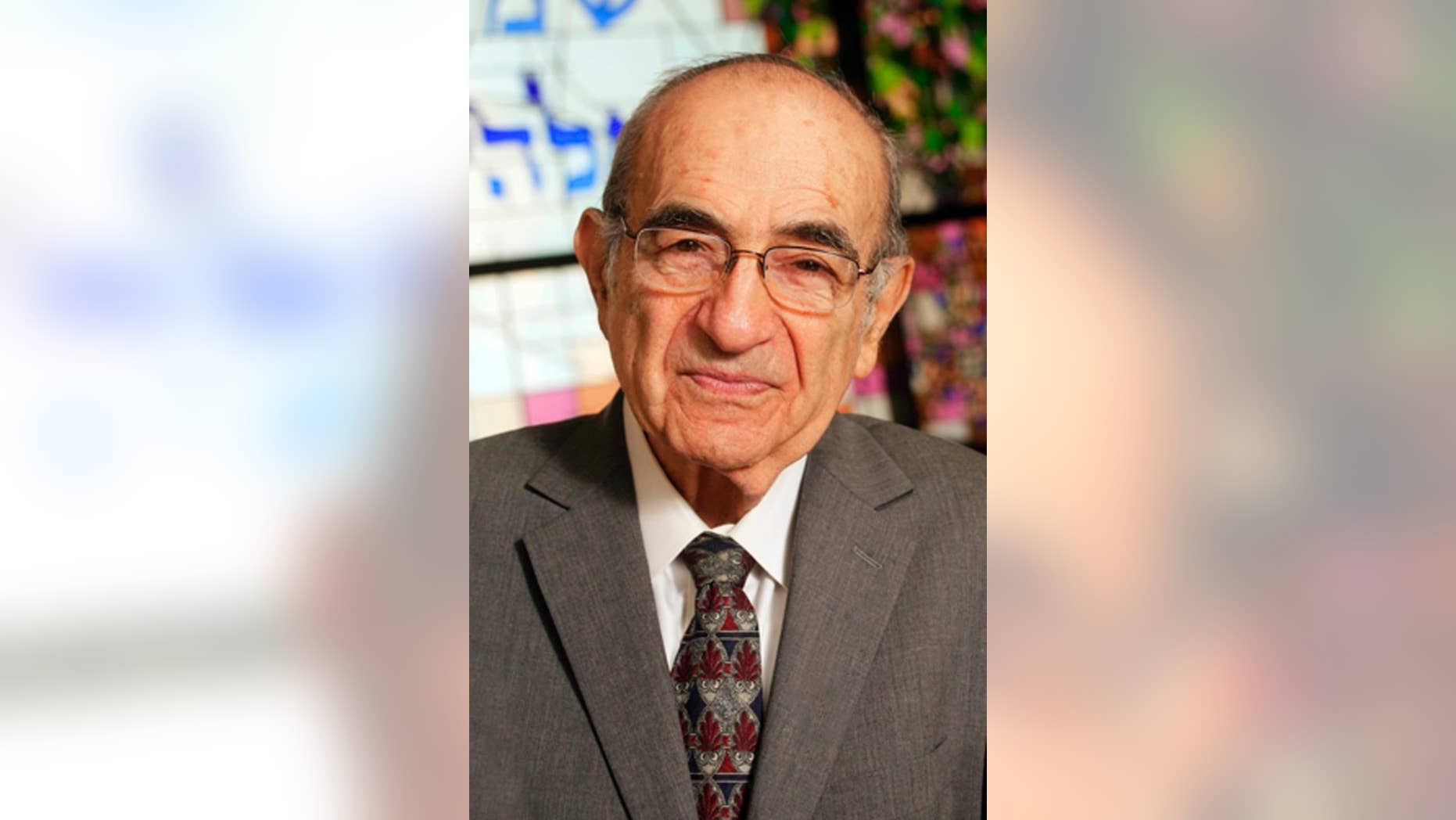 This 2005 photo provided by Valley Beth Shalom shows Rabbi Harold Schulweis. Schulweis, an influential Conservative synagogue leader, has died in Los Angeles at age 89. His death late Wednesday, Dec. 17, 2014 was announced by Rabbi Edward Feinstein, senior rabbi of Valley Beth Shalom, where Schulweis was the spiritual leader for decades. Innovations credited to Schulweis include gathering small groups of families to share religious and family life, a new model for lay-professional synagogue leadership; and, in 1992, welcoming gay and lesbian Jews into the synagogue. (AP Photo/Valley Beth Shalom)