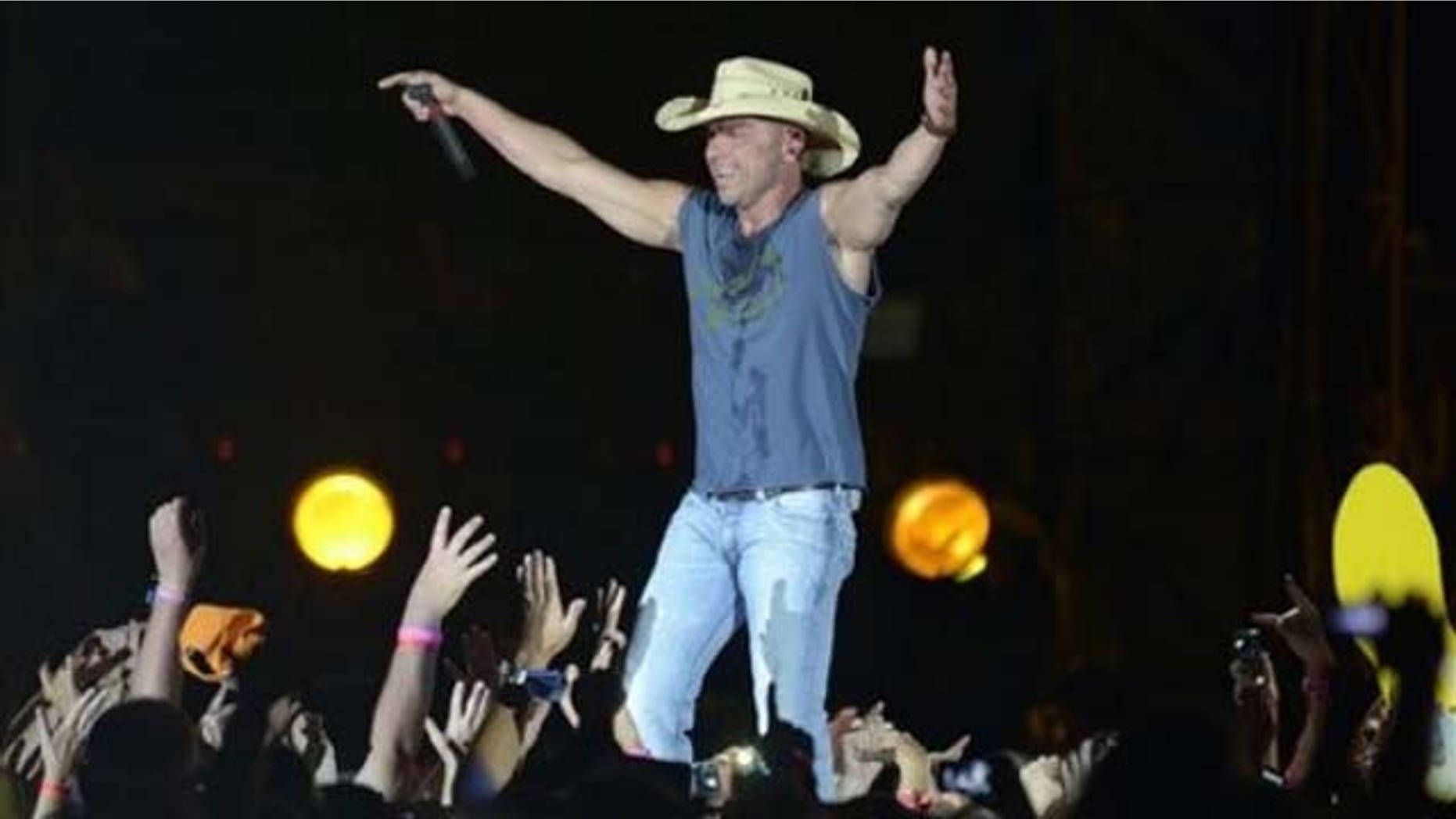 Country star, Kenny Chesney, brings the crowd to their feet.