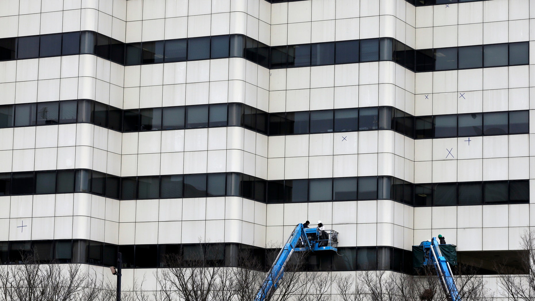 In this Monday, Jan. 20, 2014 photo, workers use bucket lifts as they work on an office building, in Trenton, N.J. The Commerce Department releases construction spending for December on Monday, Feb. 3, 2014. (AP Photo/Mel Evans)