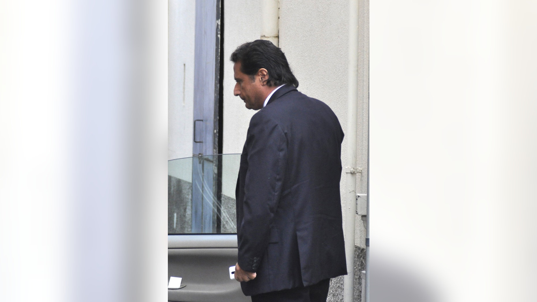 Captain Francesco Schettino arrives at the converted Teatro Moderno theater for a hearing in his trial, in Grosseto, Italy, Monday, Oct. 7, 2013. The captain of the wrecked Costa Concordia is charged with manslaughter, causing the shipwreck and abandoning ship before the luxury cruise liner's 4,200 passengers and crew could be evacuated on Jan. 13, 2012 when the ship collided with a reef off the Tuscan island of Giglio, killing 32 people. (AP Photo/Giacomo Aprili)
