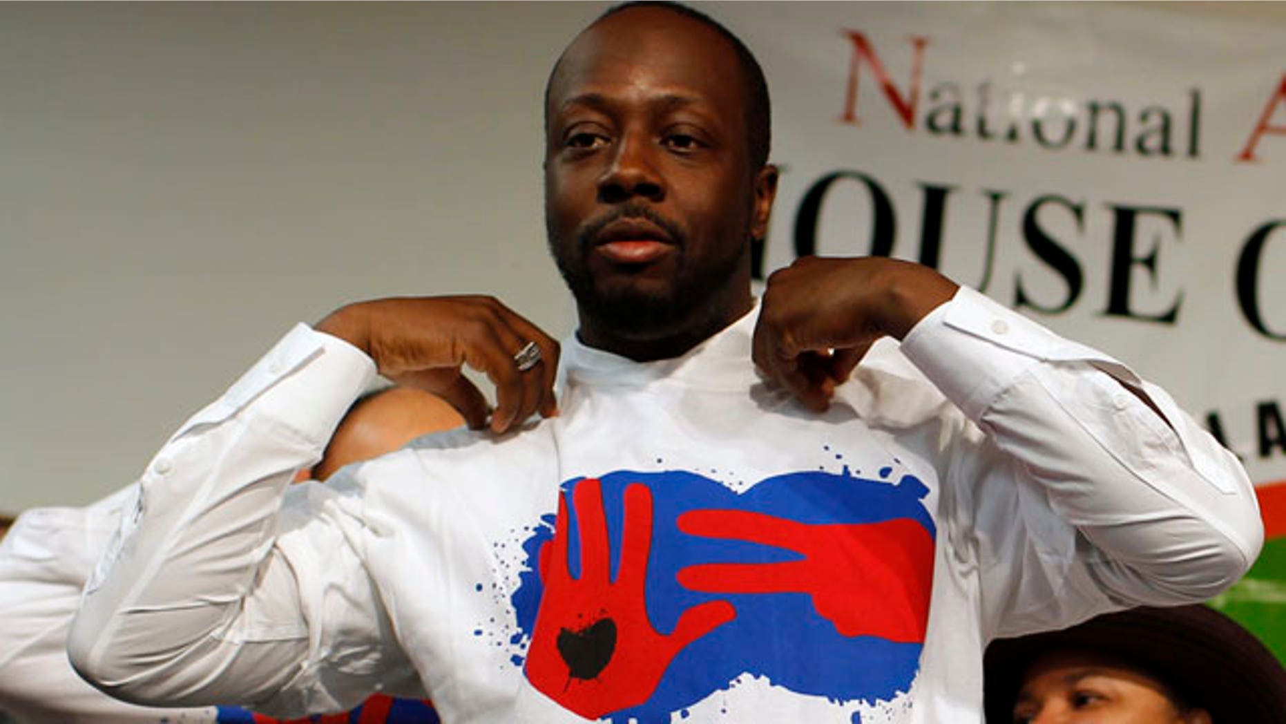 Wyclef Jean dons a tee shirt from his Yele Haiti foundation in New York, January 27, 2010. (Reuters)