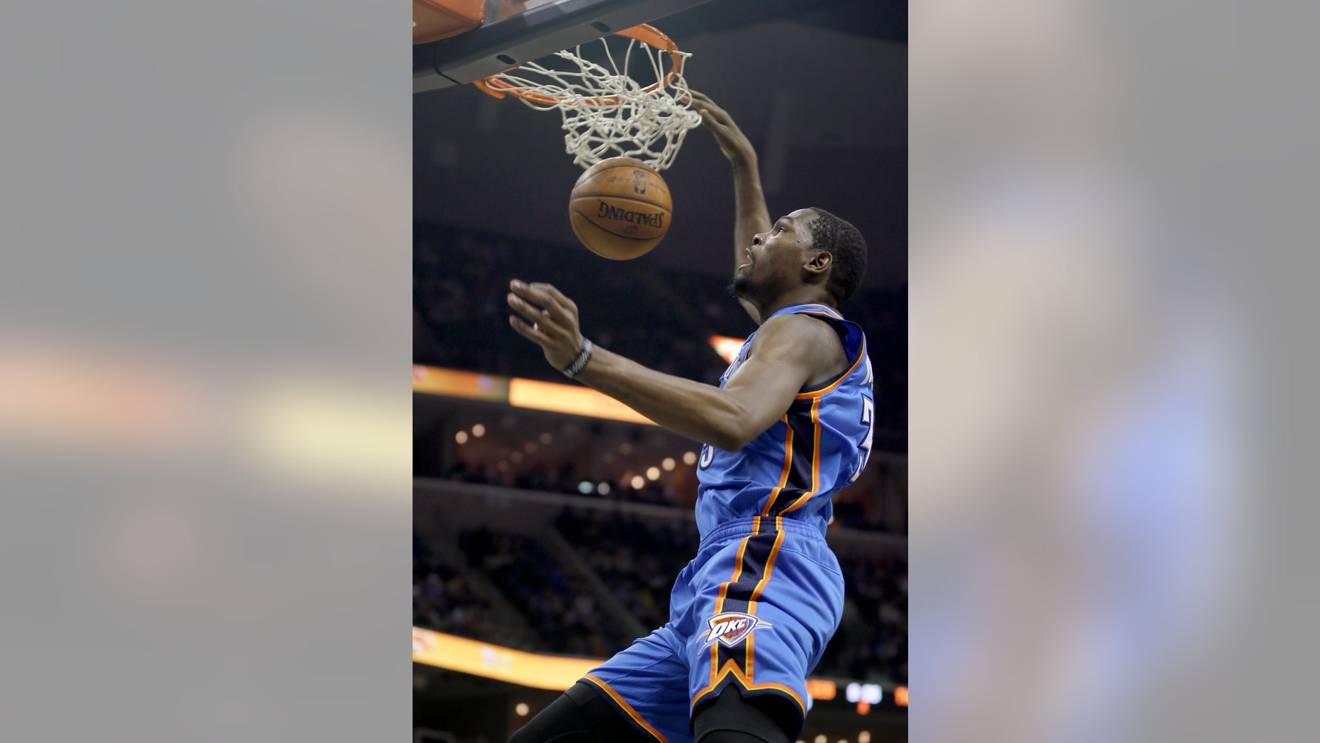 Oklahoma City Thunder's Kevin Durant dunks the ball in the first half of an NBA basketball game against the Memphis Grizzlies in Memphis, Tenn., Wednesday, Dec. 11, 2013. (AP Photo/Danny Johnston)