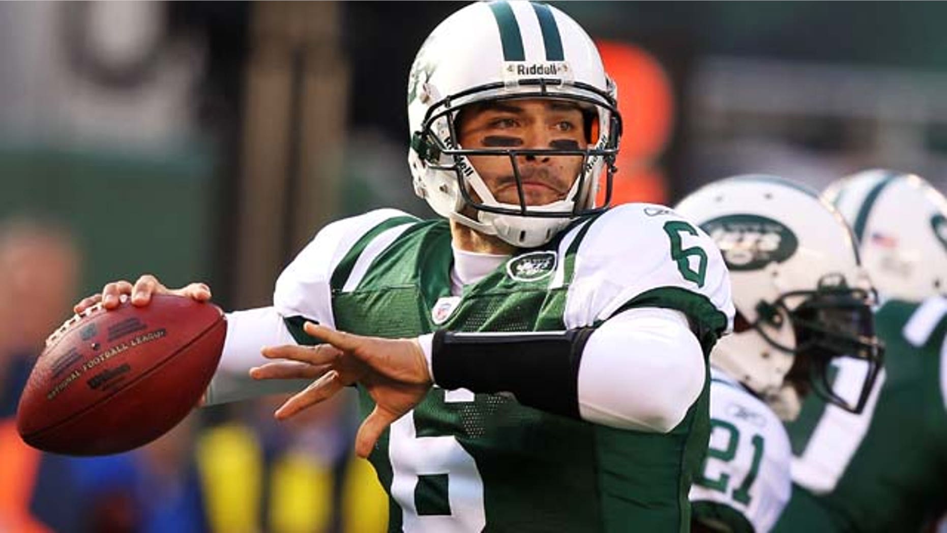 EAST RUTHERFORD, NJ - NOVEMBER 21: Mark Sanchez #6 of the New York Jets throws against the Houston Texans during their game on November 21, 2010 at the New Meadowlands Stadium in East Rutherford, New Jersey. (Photo by Al Bello/Getty Images)