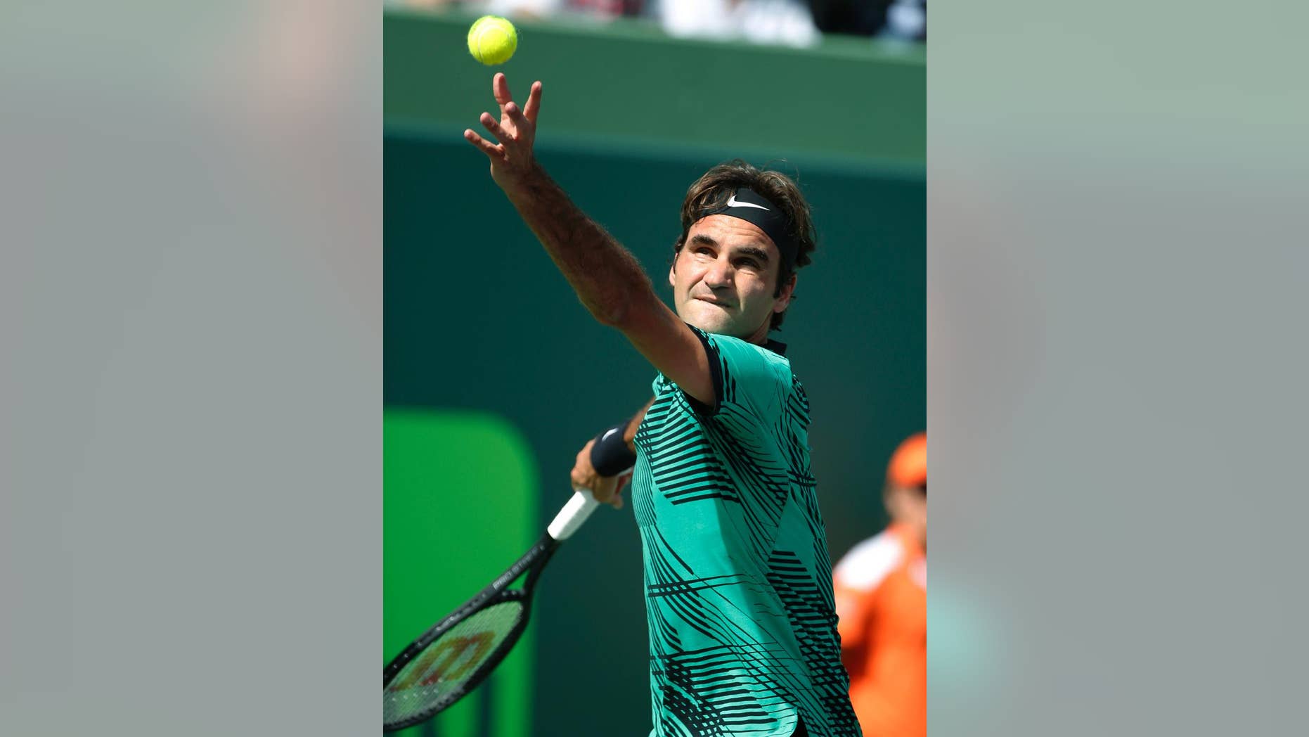 Roger Federer, of Switzerland, serves to Tomas Berdych, of the Czech Republic, at the Miami Open tennis tournament, Thursday, March 30, 2017, in Key Biscayne, Fla. Federer defeated Berdych 6-2, 3-6, 7-6 (6). (AP Photo/Wilfredo Lee)