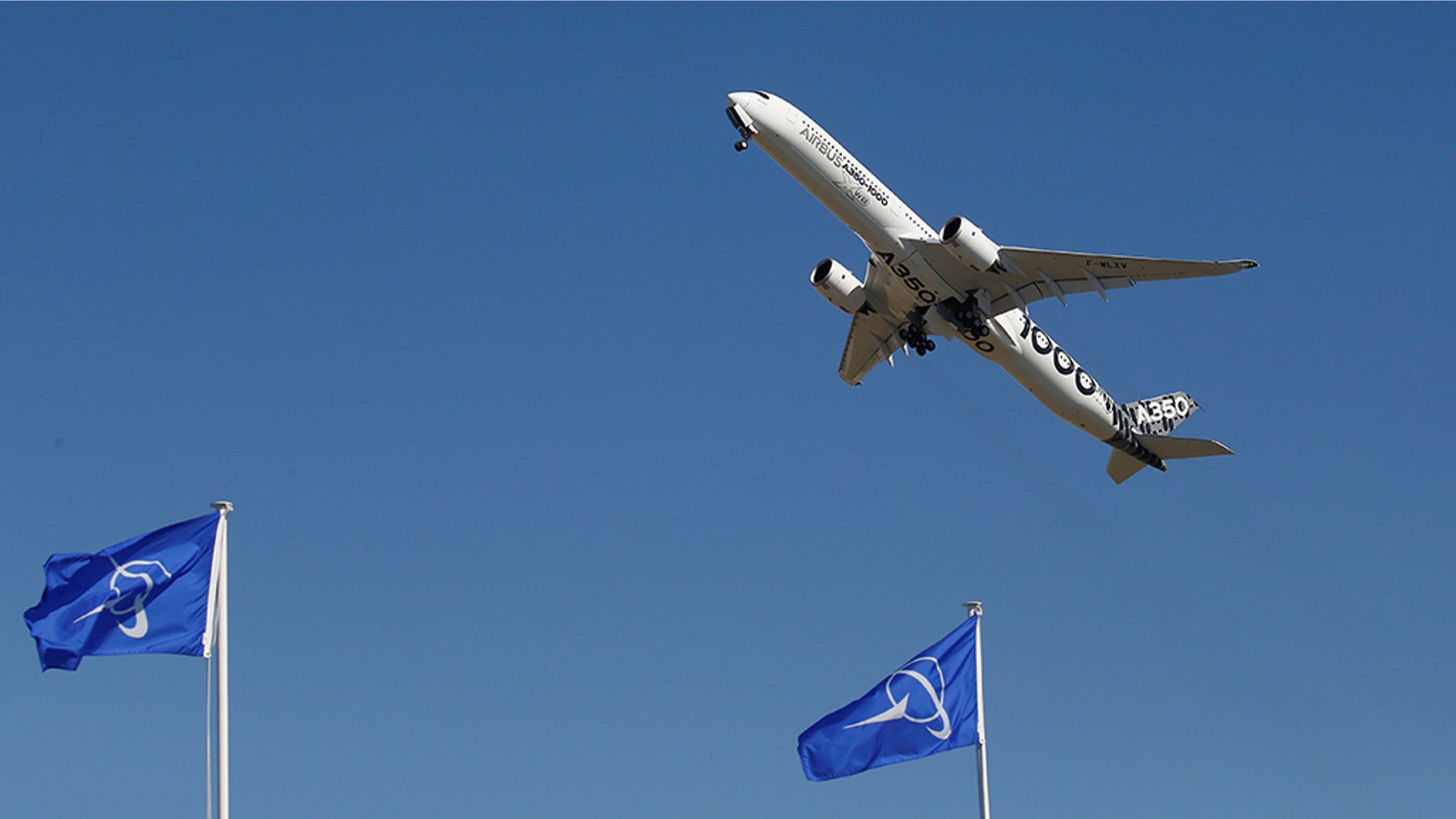 An Airbus A350 wowed people with its extreme takeoff.