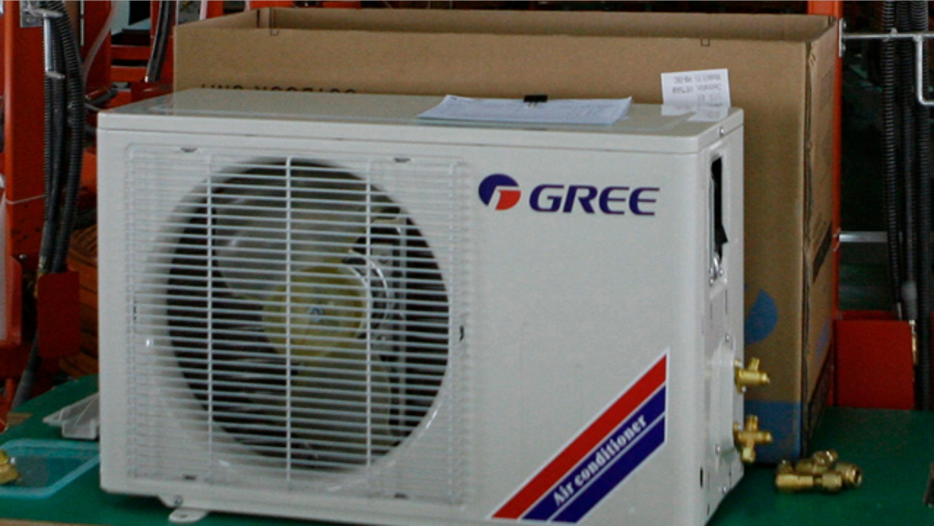 Employees work on the assembly line of the Gree Vietnam air conditioner factory in Vietnam's southern Binh Duong province June 8, 2008. REUTERS/Kham (VIETNAM)