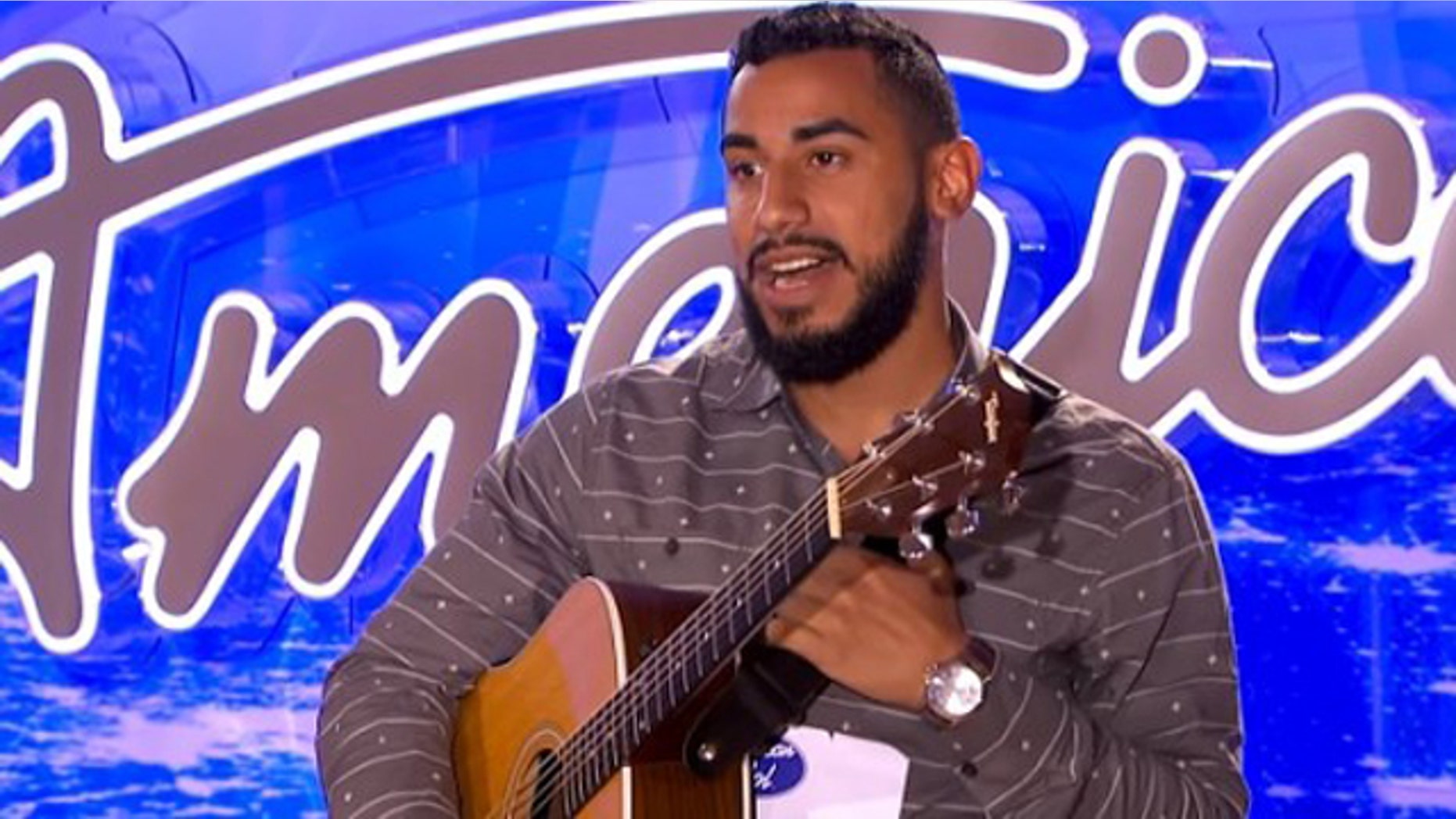 Manny Torres performs for the 'American Idol' judges (Fox)