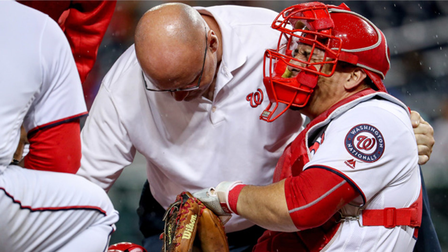 Washington Nationals catcher Wilson Ramos (40) goes down with a knee injury during the 6th inning of a baseball game at Nationals Park in Washington, Monday, Sept. 26, 2016. (AP Photo/Andrew Harnik)
