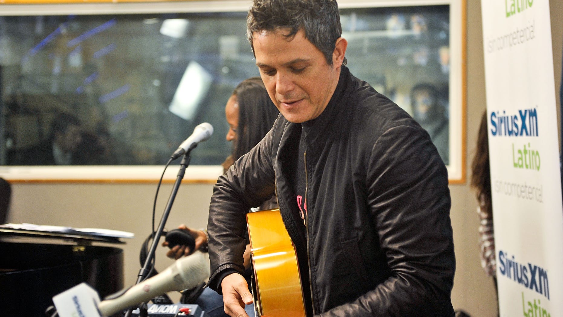 NEW YORK, NY - MAY 03: Spanish singer/songwriter Alejandro Sanz visits the SiriusXM studios for "SiriusXM's ICONOS" on May 3, 2013 in New York City. (Photo by Daniel Zuchnik/Getty Images)