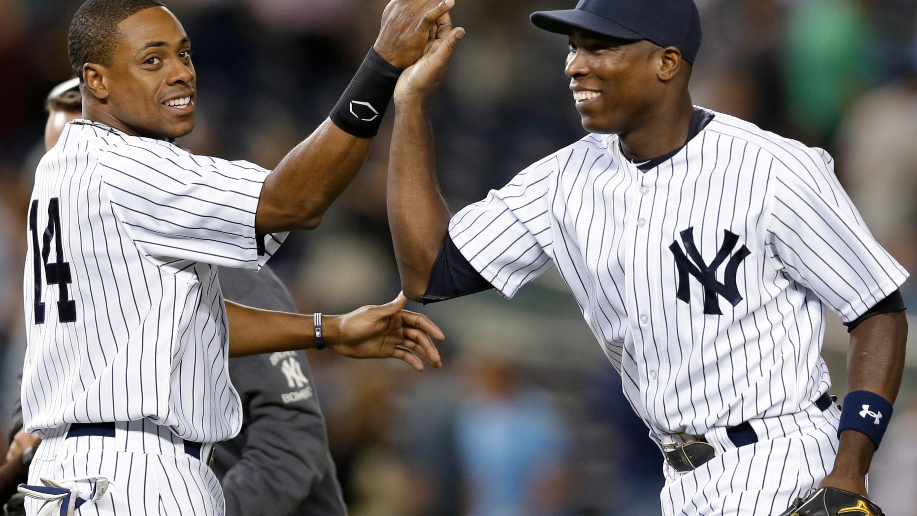 New York Yankees right fielder Curtis Granderson, left, congratulates left fielder Alfonso Soriano. (AP Photo/Kathy Willens)