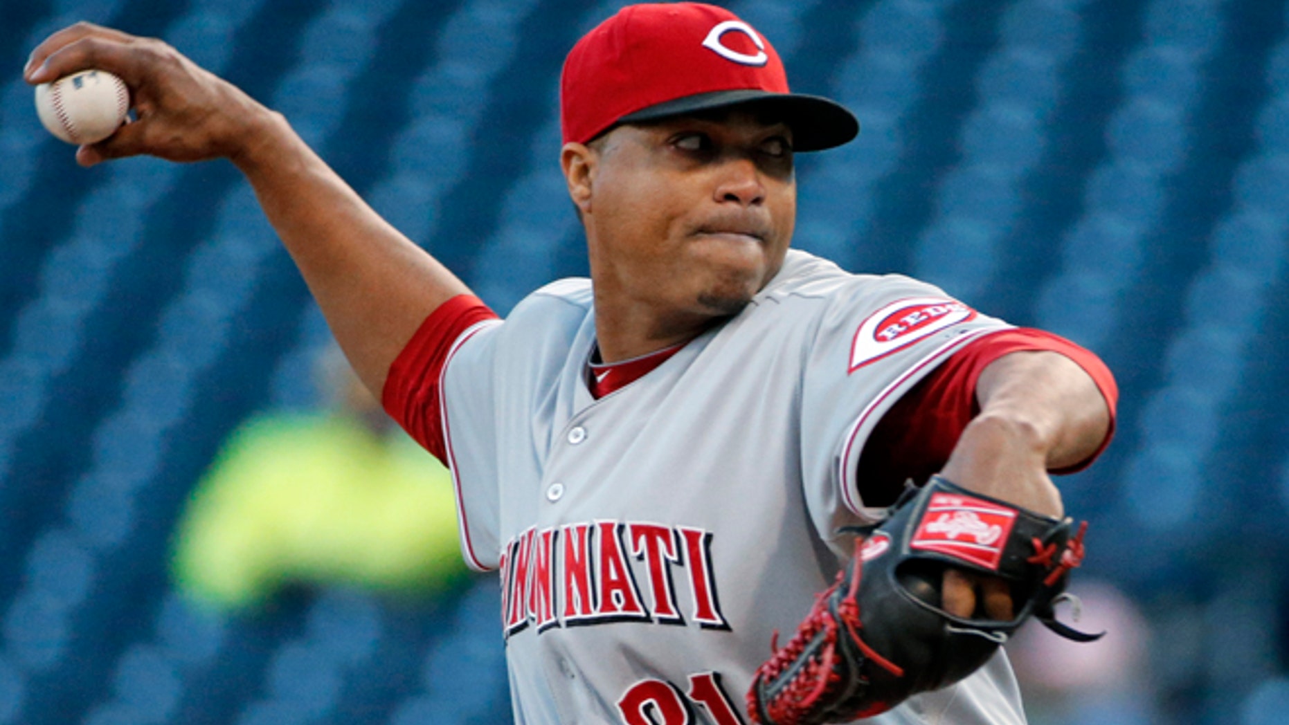 Cincinnati Reds starting pitcher Alfredo Simon delivers during the first inning of a baseball game against the Pittsburgh Pirates in Pittsburgh on Wednesday, April 23, 2014. (AP Photo/Gene J. Puskar)