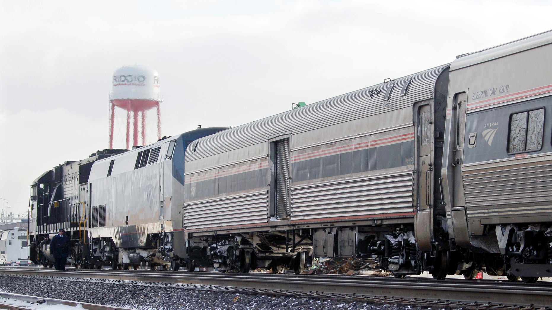 amtrak checked luggage