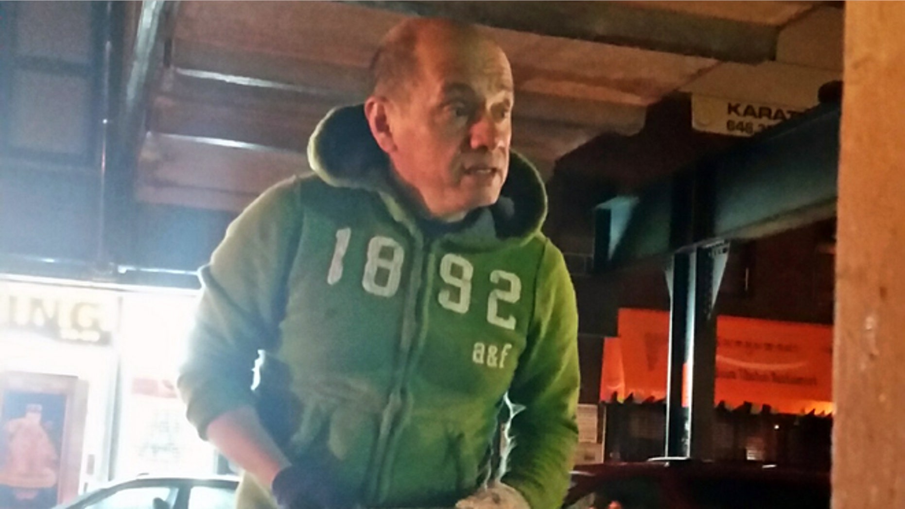 Jorge Muñoz serving meals to day laborers. (Photo: Courtesy Jorge Muñoz)