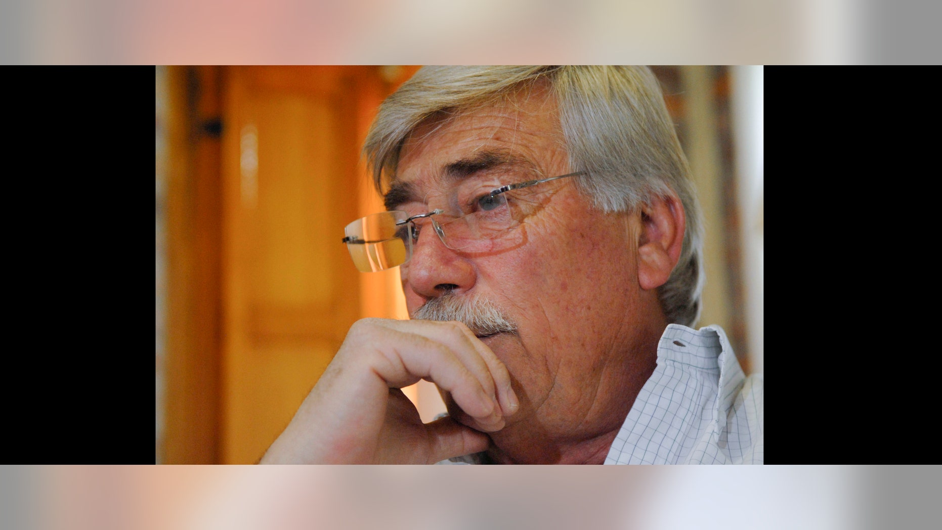 Carlos Soria, gobernador de la sureña provincia argentina de Río Negro, en una fotografía de archivo del 16 de diciembre de 2011, durante una reunión con empresarios en General Roca, Argentina. Soria, 62 años y quien acababa de tomar posesión el 9 de diciembre, fue asesinado a disparos el domingo 1 de enero de 2012 cerca de General Roca. (Foto AP/Alejandro Carnevale, Diario Río Negro)