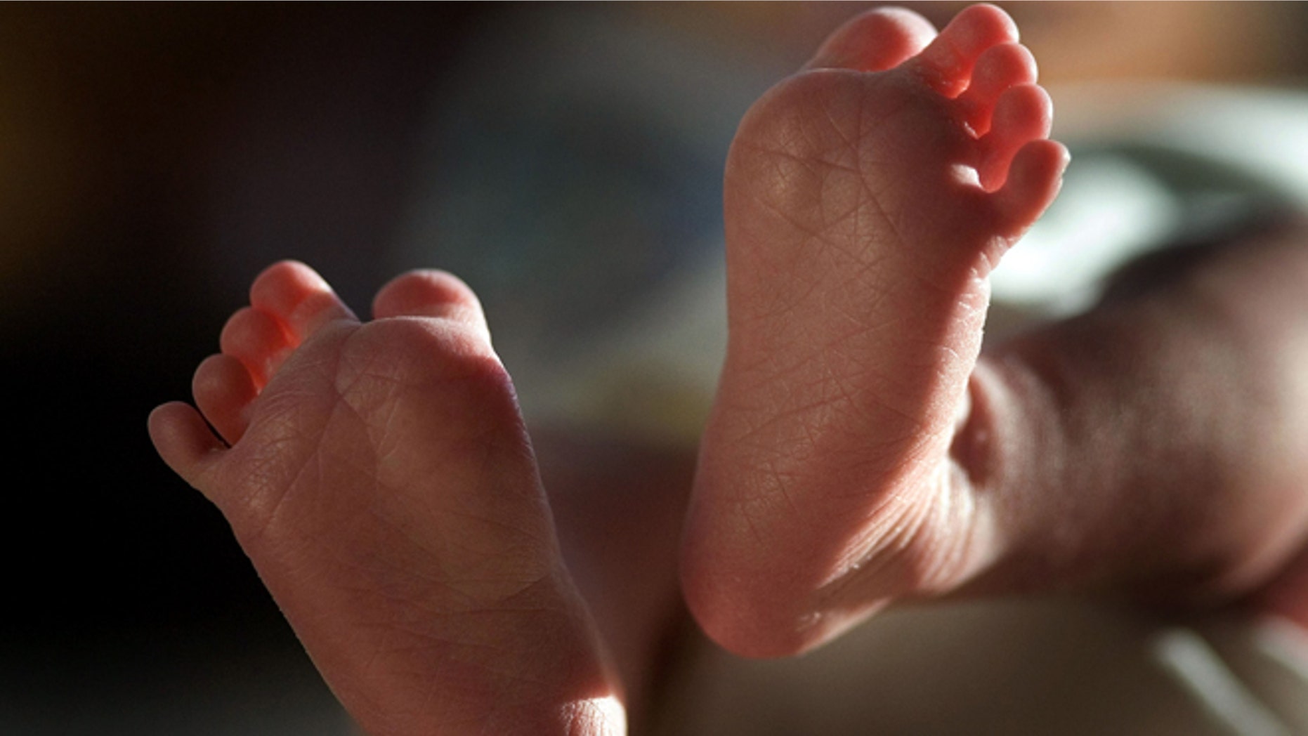 KNUTSFORD, UNITED KINGDOM - APRIL 03: (FILE) In this file photograph taken on March 20, 2007, a two-week-old boy finds his feet in his new world. Health Secretary Patricia Hewitt announced, April 3, 2007 that for the first time, mothers-to-be will have a guarantee that the NHS will provide them with a full range of birthing choices - including home births - and a midwife they know and trust to care for them. (Photo by Christopher Furlong/Getty Images)