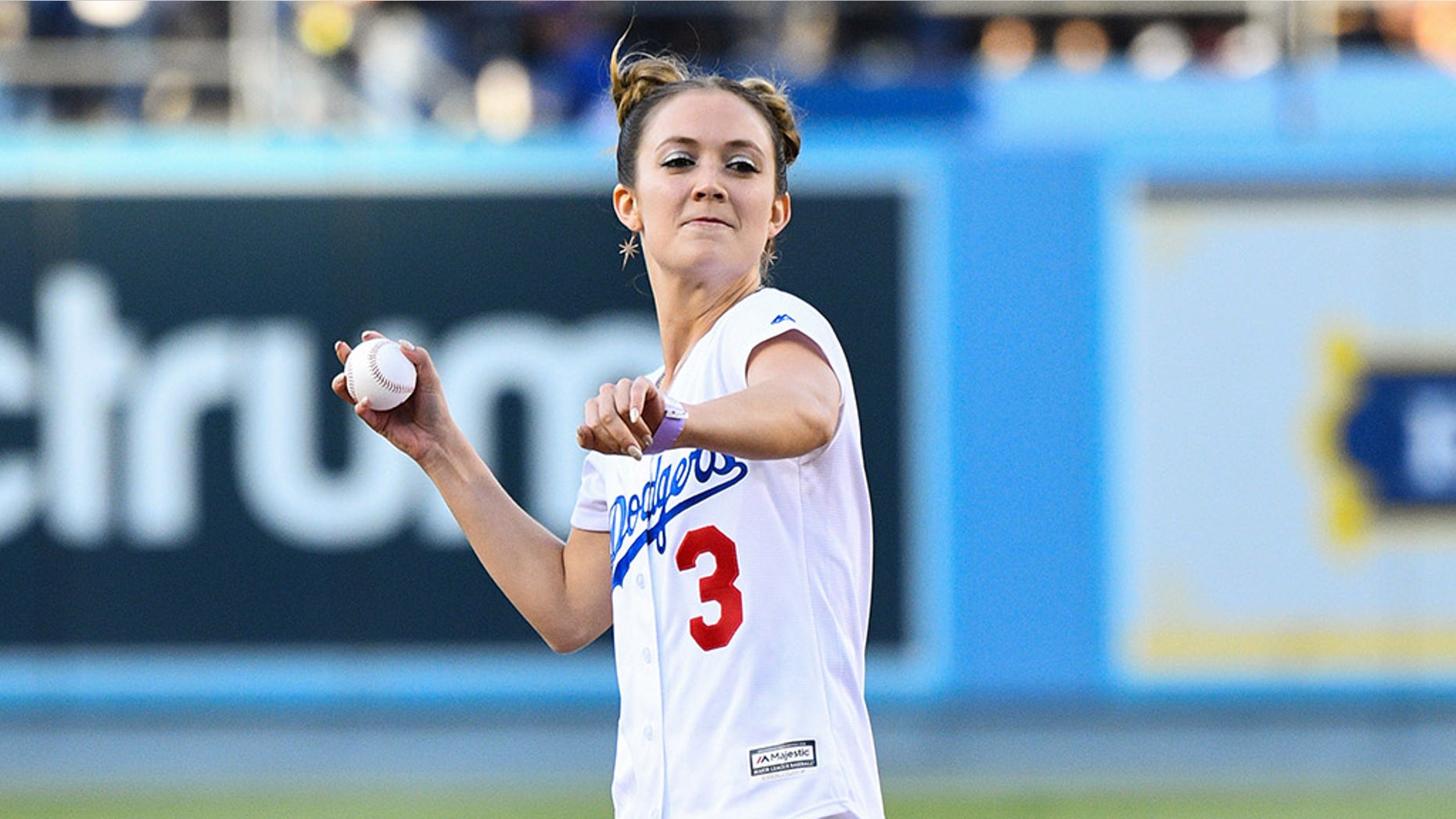 Carrie Fisher's daughter dons Princess Leia-style buns for first pitch