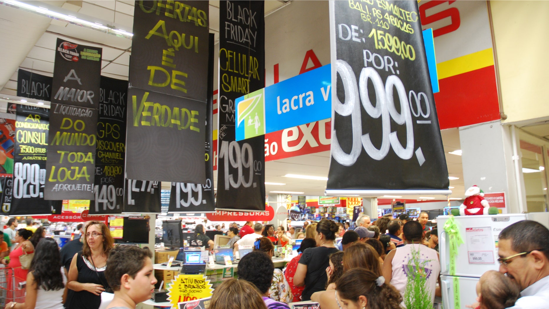 An Extra superstore in Rio de Janeiro. (Photo: Anna Kaiser)