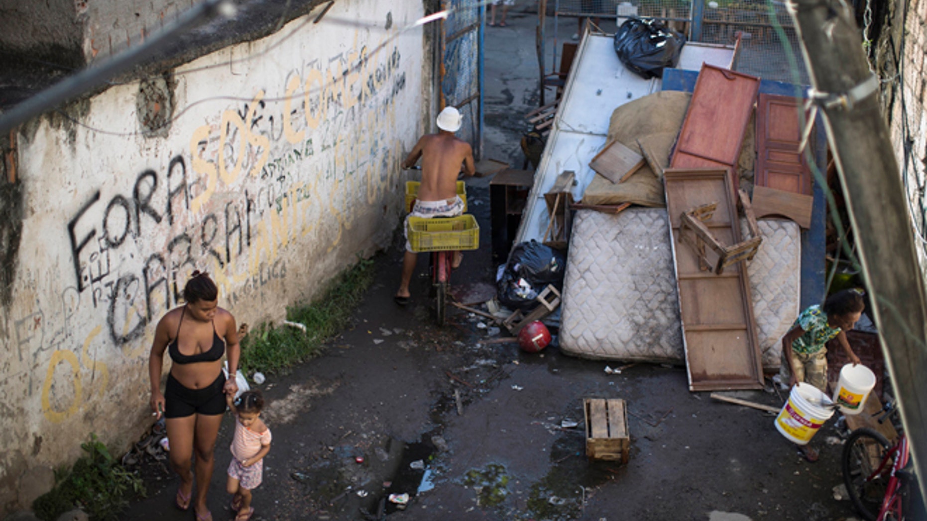 Residents walk inside the Favela do Metro slum near Maracana stadium, on Jan. 9, 2014.