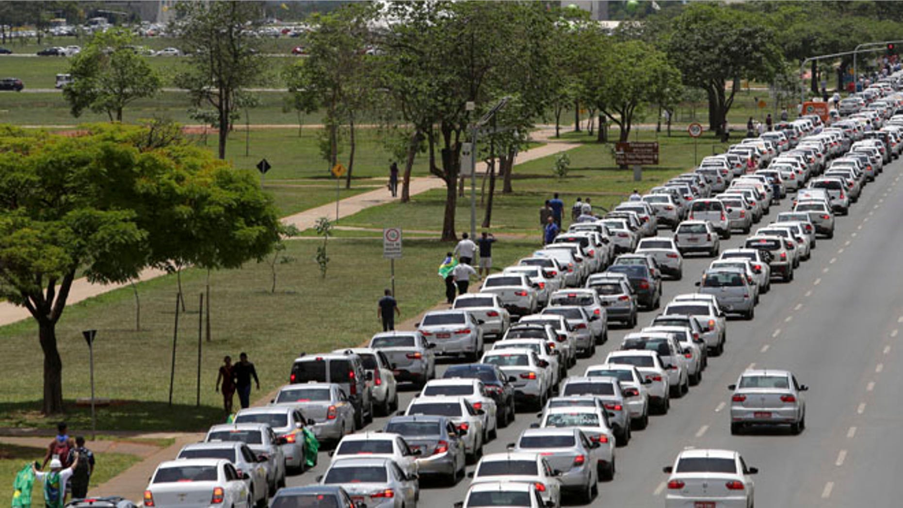 Taxi drivers protest against the online transportation service Uber, in Brasilia, Brazil, Tuesday, Nov. 8, 2016. More than 1 thousand taxi drivers, many in their vehicles, staged a protest in front of Congress demanding that it prohibits the U.S. based company from operating in Latin America's largest nation. (AP Photo/Eraldo Peres)