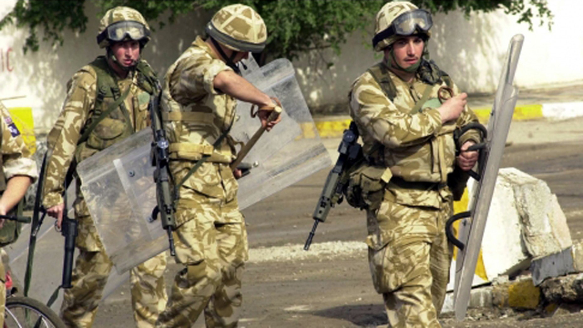 British soldiers on patrol in Iraq in 2004. (AP)